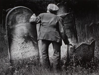Mosses Lekker, caretaker of the Jewish Cemetery, Lodz.
<br /><br /><br />
<strong><a href="/content.html?page=3">continue</a></strong>